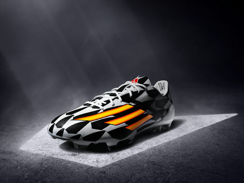 Adidas zebra football deals boots